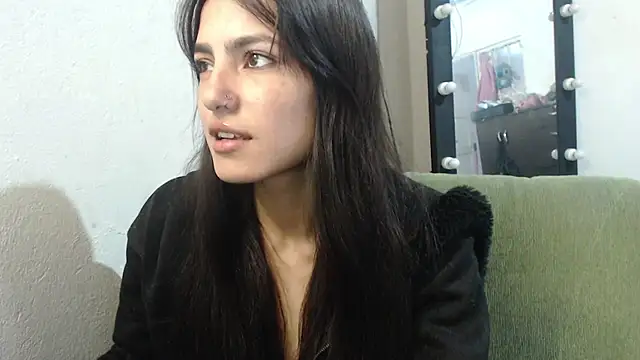 Snapshot of skinny_sweet2411 chatting on May 2026 05:52:01 PM skinny sweet2411 online show from May 2026 05:52:01 PM