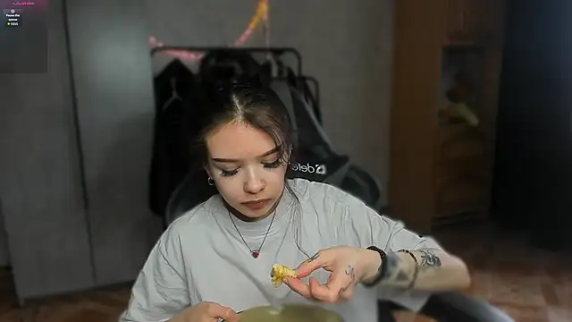 SweetyDeviliya online show from April 2026 04:12:01 AM