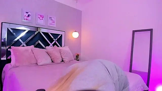 ibella7 online show from September 2025 07:30:01 PM