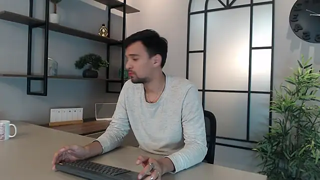 Snapshot of Edward_max chatting on January 2025 07:50:01 PM Edward max online show from January 2025 07:50:01 PM