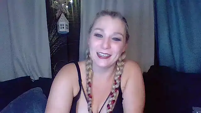 Snapshot of DevilsAngel13 chatting on October 2025 09:34:02 PM DevilsAngel13 online show from October 2025 09:34:02 PM
