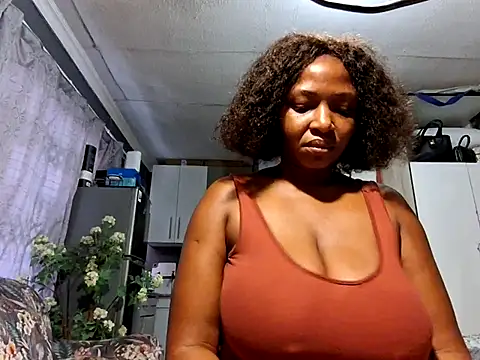 Snapshot of EbonyRose9 chatting on November 2025 07:00:02 AM EbonyRose9 online show from November 2025 07:00:02 AM