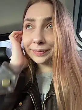 Snapshot of Sunny___Bunny chatting on March 2026 01:11:02 PM Sunny Bunny online show from March 2026 01:11:02 PM