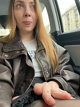 Snapshot of Sunny___Bunny chatting on March 2026 01:11:02 PM Sunny Bunny online show from March 2026 01:11:02 PM