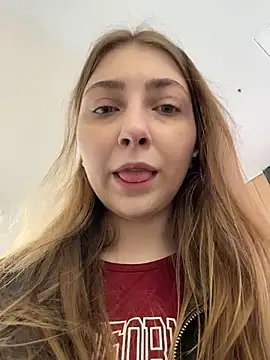 Snapshot of Sunny___Bunny chatting on April 2026 01:42:02 PM Sunny Bunny online show from April 2026 01:42:02 PM