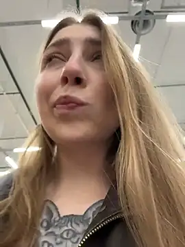 Snapshot of Sunny___Bunny chatting on April 2026 11:18:02 AM Sunny Bunny online show from April 2026 11:18:02 AM