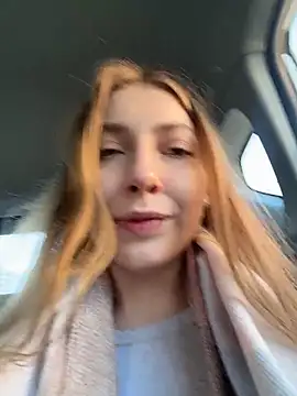 Snapshot of Sunny___Bunny chatting on April 2026 01:11:01 PM Sunny Bunny online show from April 2026 01:11:01 PM