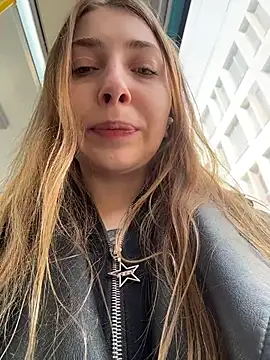 Snapshot of Sunny___Bunny chatting on April 2026 12:18:01 PM Sunny Bunny online show from April 2026 12:18:01 PM