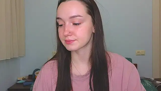 Snapshot of Wild_Sophie_ chatting on January 2025 08:21:01 PM Wild Sophie online show from January 2025 08:21:01 PM