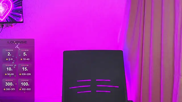 Snapshot of Wild_Sophie_ chatting on February 2025 08:02:02 PM Wild Sophie online show from February 2025 08:02:02 PM