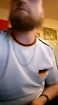 Snapshot of Ozomitro chatting on February 2025 05:15:01 PM Ozomitro online show from February 2025 05:15:01 PM