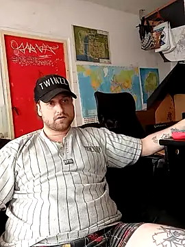 Snapshot of Ozomitro chatting on March 2025 01:47:01 PM Ozomitro online show from March 2025 01:47:01 PM