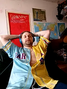 Snapshot of Ozomitro chatting on March 2025 06:39:02 AM Ozomitro online show from March 2025 06:39:02 AM