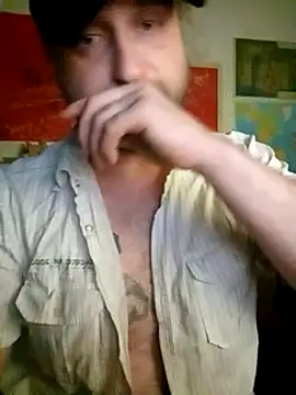 Snapshot of Ozomitro chatting on March 2025 07:09:01 PM Ozomitro online show from March 2025 07:09:01 PM