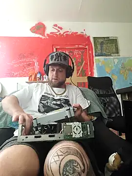 Snapshot of Ozomitro chatting on September 2025 07:10:02 AM Ozomitro online show from September 2025 07:10:02 AM