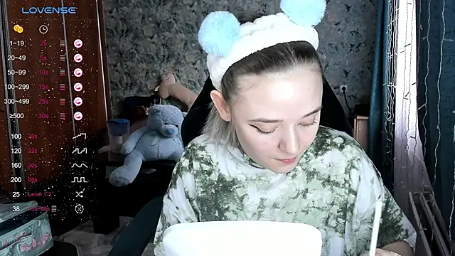 Snapshot of Your_small_bunny chatting on December 2024 06:11:02 AM Your small bunny online show from December 2024 06:11:02 AM