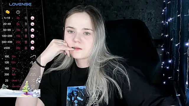 Snapshot of Your_small_bunny chatting on December 2024 10:11:02 AM Your small bunny online show from December 2024 10:11:02 AM