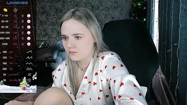 Snapshot of Your_small_bunny chatting on December 2024 06:19:01 AM Your small bunny online show from December 2024 06:19:01 AM