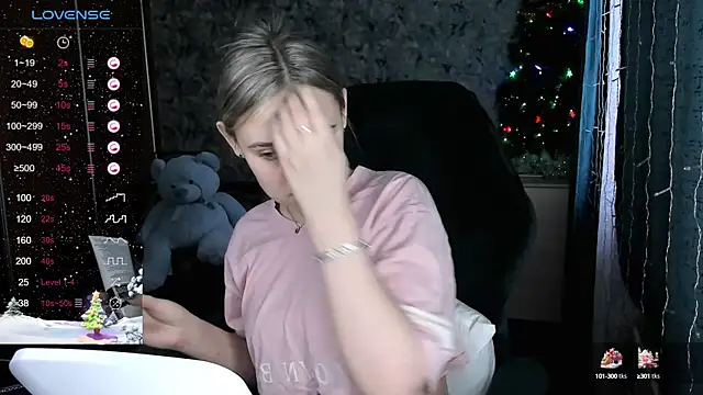 Snapshot of Your_small_bunny chatting on December 2024 04:12:01 AM Your small bunny online show from December 2024 04:12:01 AM