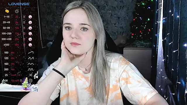 Snapshot of Your_small_bunny chatting on December 2024 04:44:02 AM Your small bunny online show from December 2024 04:44:02 AM