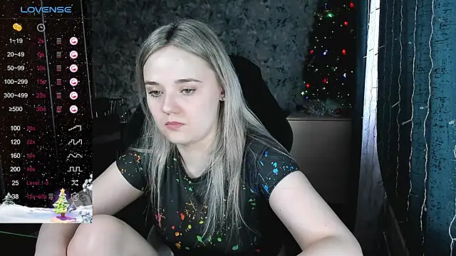 Snapshot of Your_small_bunny chatting on January 2025 08:39:01 AM Your small bunny online show from January 2025 08:39:01 AM