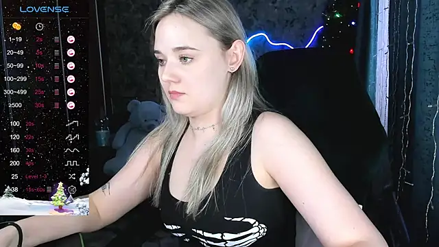 Snapshot of Your_small_bunny chatting on January 2025 04:33:02 AM Your small bunny online show from January 2025 04:33:02 AM