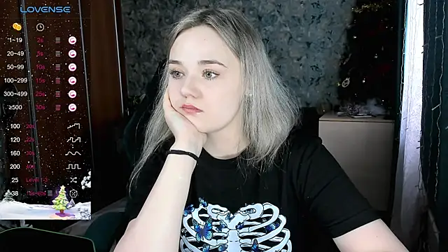 Snapshot of Your_small_bunny chatting on January 2025 06:09:02 AM Your small bunny online show from January 2025 06:09:02 AM