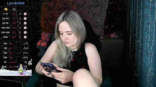 Snapshot of Your_small_bunny chatting on January 2025 12:30:02 PM Your small bunny online show from January 2025 12:30:02 PM