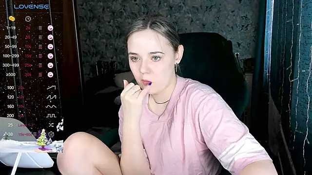 Snapshot of Your_small_bunny chatting on January 2025 04:10:01 AM Your small bunny online show from January 2025 04:10:01 AM