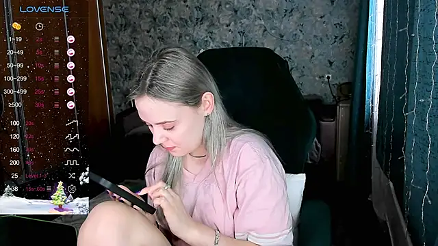 Snapshot of Your_small_bunny chatting on January 2025 07:26:01 AM Your small bunny online show from January 2025 07:26:01 AM