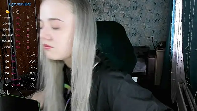 Snapshot of Your_small_bunny chatting on January 2025 04:52:02 AM Your small bunny online show from January 2025 04:52:02 AM