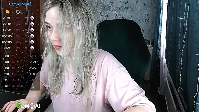 Snapshot of Your_small_bunny chatting on February 2025 04:41:02 AM Your small bunny online show from February 2025 04:41:02 AM