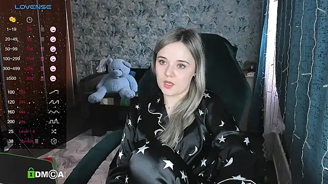 Snapshot of Your_small_bunny chatting on February 2025 04:23:02 AM Your small bunny online show from February 2025 04:23:02 AM