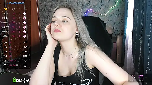 Snapshot of Your_small_bunny chatting on February 2025 06:43:02 AM Your small bunny online show from February 2025 06:43:02 AM