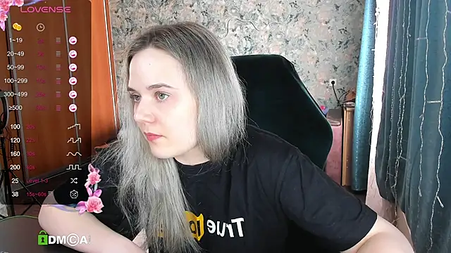 Snapshot of Your_small_bunny chatting on March 2025 09:10:02 AM Your small bunny online show from March 2025 09:10:02 AM