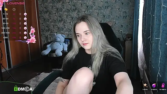 Snapshot of Your_small_bunny chatting on March 2025 06:21:01 AM Your small bunny online show from March 2025 06:21:01 AM