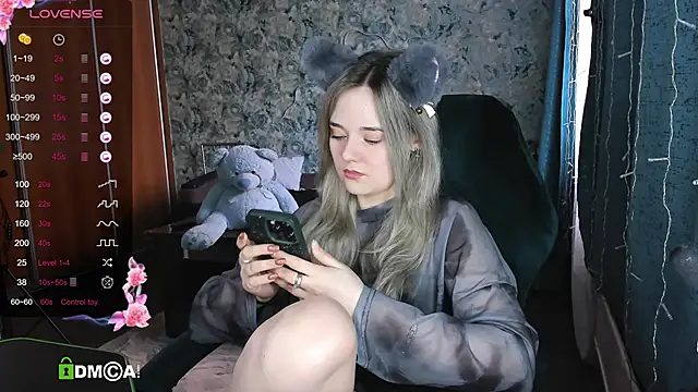 Snapshot of Your_small_bunny chatting on March 2025 04:27:01 AM Your small bunny online show from March 2025 04:27:01 AM