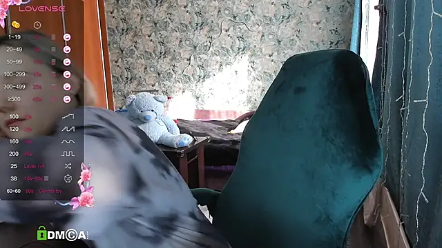 Snapshot of Your_small_bunny chatting on March 2025 09:32:02 AM Your small bunny online show from March 2025 09:32:02 AM