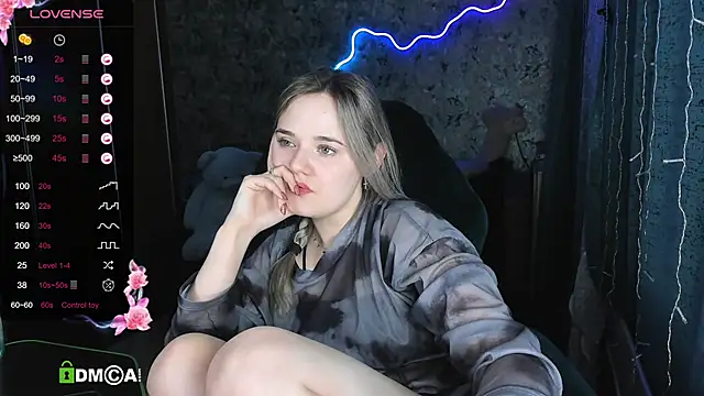 Snapshot of Your_small_bunny chatting on March 2025 12:35:02 PM Your small bunny online show from March 2025 12:35:02 PM