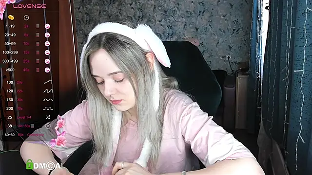 Snapshot of Your_small_bunny chatting on March 2025 04:10:01 AM Your small bunny online show from March 2025 04:10:01 AM