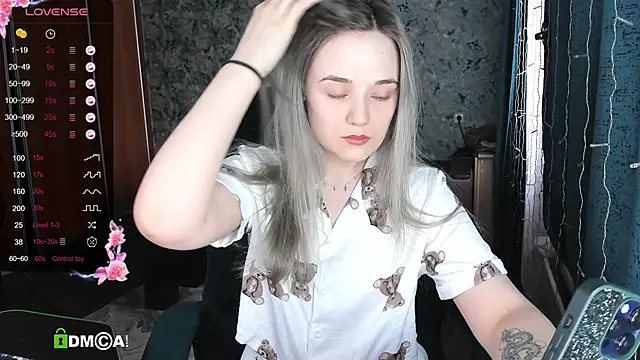 Snapshot of Your_small_bunny chatting on March 2025 06:51:02 AM Your small bunny online show from March 2025 06:51:02 AM