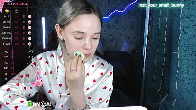 Snapshot of Your_small_bunny chatting on October 2025 02:11:02 AM Your small bunny online show from October 2025 02:11:02 AM