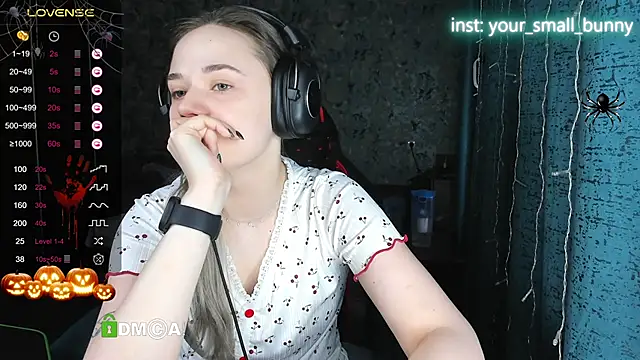 Snapshot of Your_small_bunny chatting on October 2025 02:12:02 AM Your small bunny online show from October 2025 02:12:02 AM