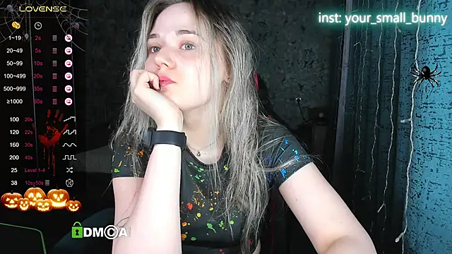 Snapshot of Your_small_bunny chatting on October 2025 02:04:02 AM Your small bunny online show from October 2025 02:04:02 AM