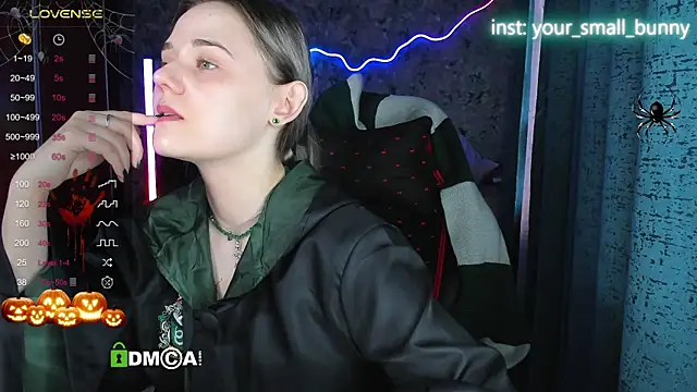 Snapshot of Your_small_bunny chatting on November 2025 02:13:01 AM Your small bunny online show from November 2025 02:13:01 AM