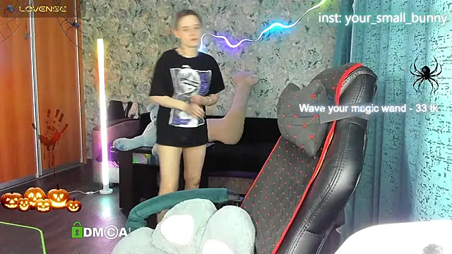 Snapshot of Your_small_bunny chatting on November 2025 02:03:02 AM Your small bunny online show from November 2025 02:03:02 AM