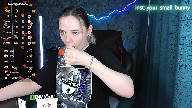 Snapshot of Your_small_bunny chatting on November 2025 02:10:01 AM Your small bunny online show from November 2025 02:10:01 AM