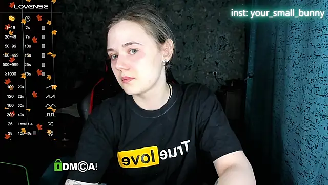 Snapshot of Your_small_bunny chatting on December 2025 02:06:02 AM Your small bunny online show from December 2025 02:06:02 AM