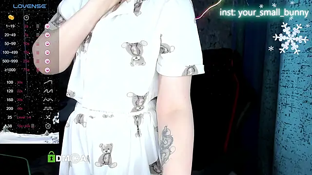 Snapshot of Your_small_bunny chatting on January 2026 01:32:02 AM Your small bunny online show from January 2026 01:32:02 AM