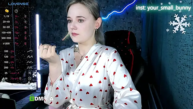 Snapshot of Your_small_bunny chatting on January 2026 02:04:01 AM Your small bunny online show from January 2026 02:04:01 AM